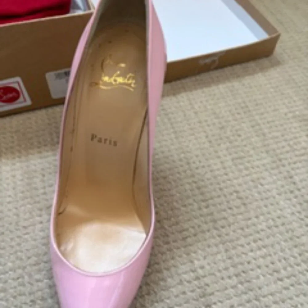 Patent pink Louboutin pumps - Picture 2 of 5